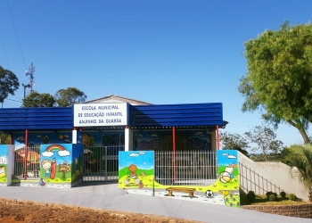 Implantação de gramado na Escola Anjinho da Guarda